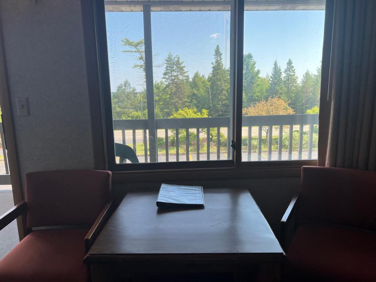 Gray Wolf Lodge 马尼斯蒂克 外观 照片